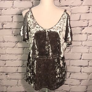 SALE ❄️ NWT Cable & Gauge Velvet Cold Shoulder Top